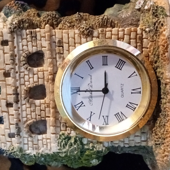 David Mitchel Bone Clock timepiece in sculpture Game of Thrones Art. - Picture 9 of 9